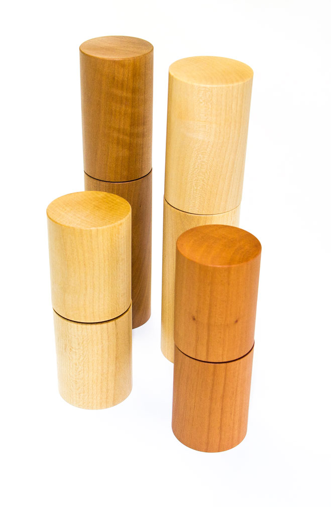 Wooden salt mill and pepper mill
